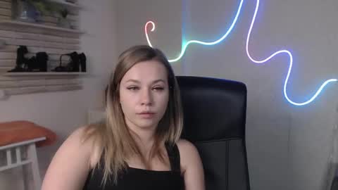 Holly online show from December 11, 8:50 pm