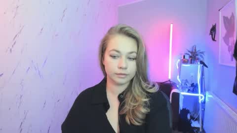 Holly online show from October 17, 6:55 pm