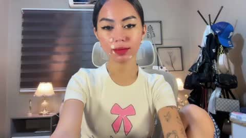 Hollu cassandra online show from February 22, 2:18 pm