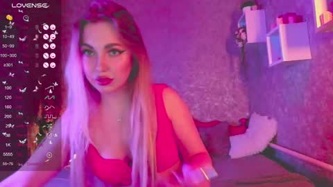 holly_molly8 online show from January 5, 5:20 am