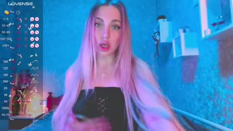 holly_molly8 online show from January 1, 10:56 pm
