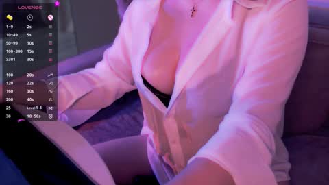 Molly online show from December 18, 2:00 pm