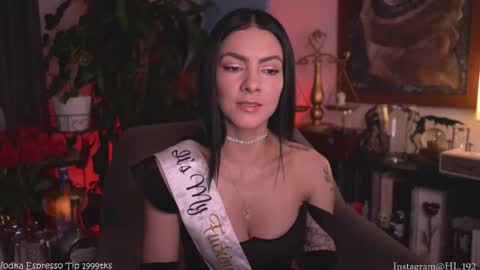 Holly Linder online show from October 18, 1:30 am