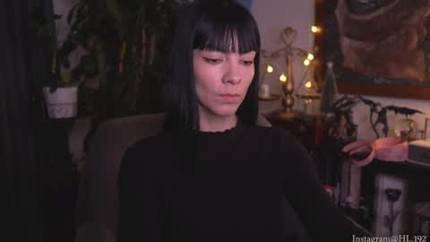 Holly Linder online show from December 14, 1:11 am