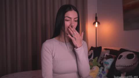 Holly Linder online show from October 9, 2:15 am