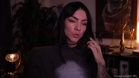 Holly Linder online show from February 1, 7:05 am