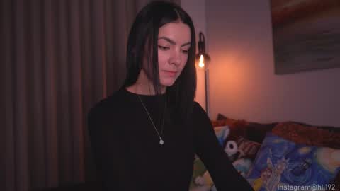 Holly Linder online show from September 11, 2:45 am