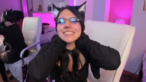 hollypeach_ online show from April 13, 7:58 pm