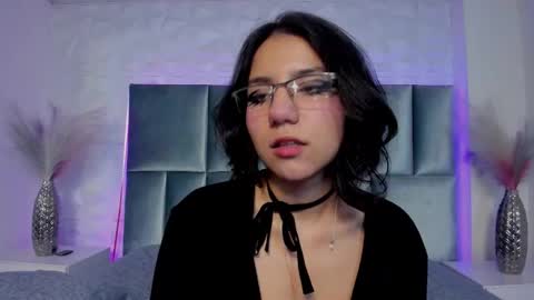 hollypeach_ online show from November 11, 8:06 pm