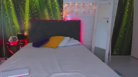 HollyTaillor online show from October 17, 12:08 pm