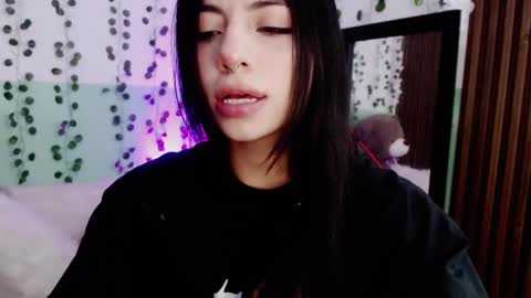 holly online show from December 18, 5:52 pm