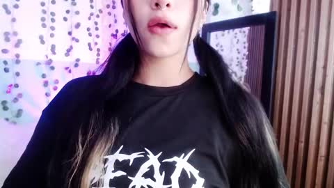 holly online show from December 23, 5:54 pm