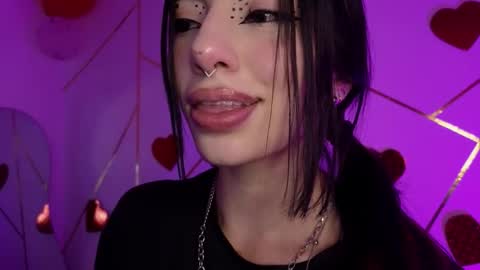 holly online show from March 3, 5:08 pm