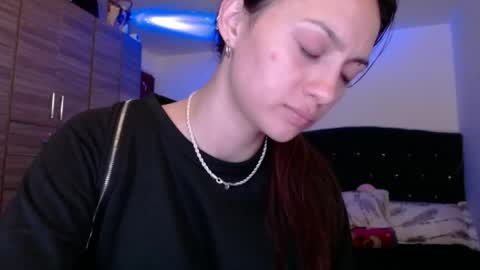 holy_julii online show from June 7, 3:46 am