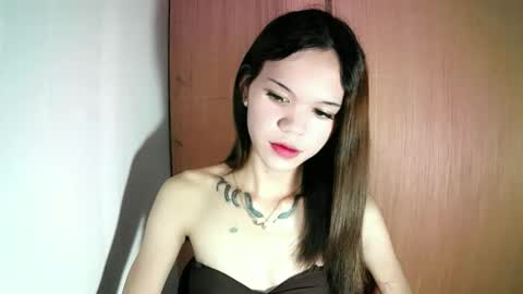 holy_maxine online show from June 1, 9:33 am