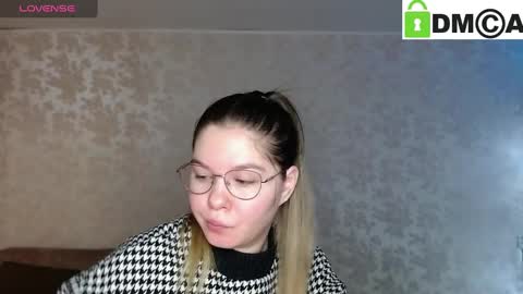 Welcome guys  Pleasure to see you all here  My name is MichaelaTip menu is active Private is open  online show from December 27, 2:58 am