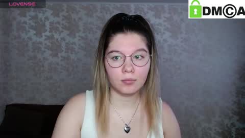 Welcome guys  Pleasure to see you all here  My name is MichaelaTip menu is active Private is open  online show from January 6, 7:52 am