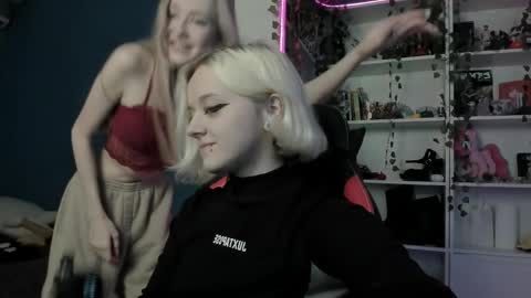 holy_mistresss online show from November 18, 9:32 am