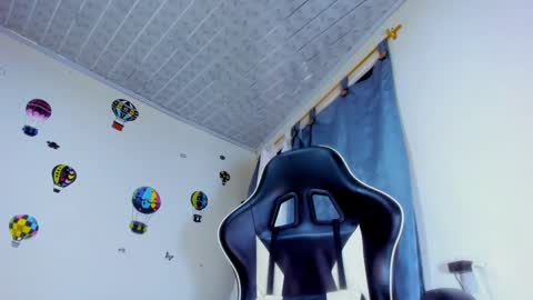 Holly online show from December 17, 8:21 pm