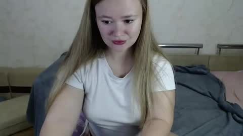 honey_caramelle online show from December 2, 12:39 pm