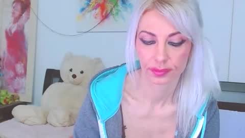 honey_lara online show from March 6, 3:01 am