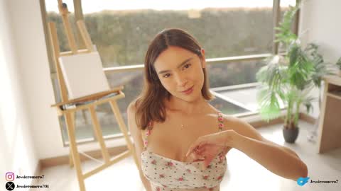 Jessie   online show from December 22, 8:47 pm