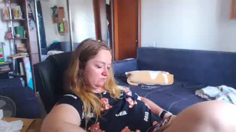 HoneydewMolly online show from August 4, 9:48 am
