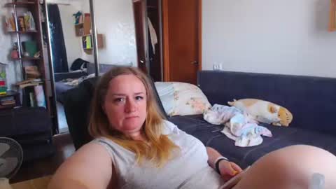 HoneydewMolly online show from July 19, 11:34 am
