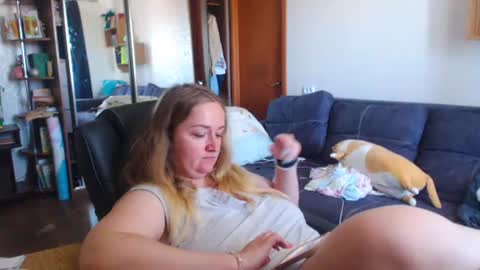 HoneydewMolly online show from June 25, 12:18 pm