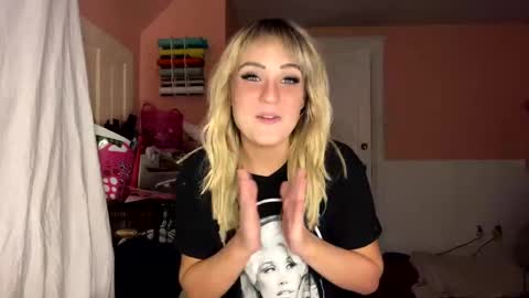 HoneyDrippinBunny online show from February 17, 4:53 am