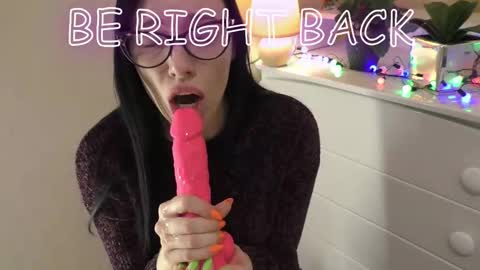 Caroline online show from February 24, 9:19 am