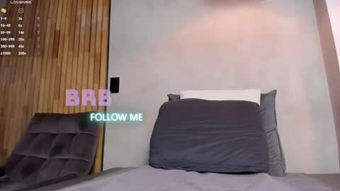 Sofia independent model online show from February 24, 11:30 am