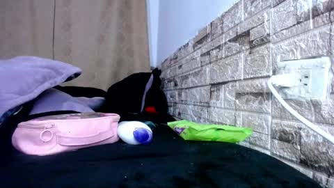 honeypussy3021 online show from April 13, 9:32 am