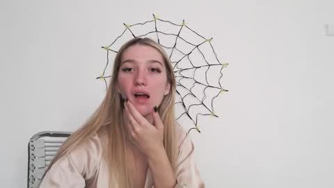 honeyveil online show from October 23, 12:22 pm