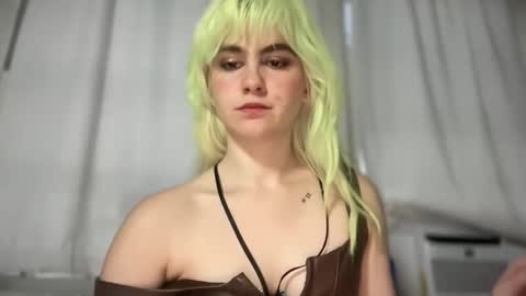 Emi Rose online show from November 8, 9:31 pm