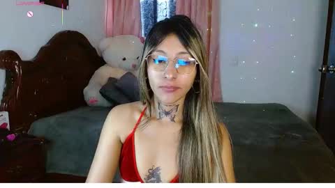 Hoollly Jones online show from December 19, 3:26 pm