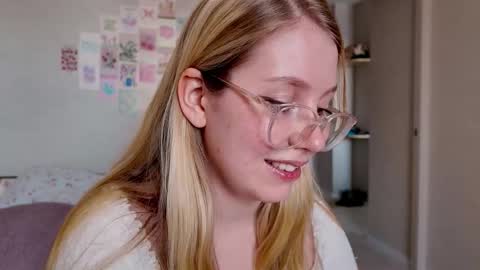 Audrey online show from November 17, 3:29 am