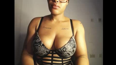 horny_ebonygirl_ online show from April 12, 3:53 am