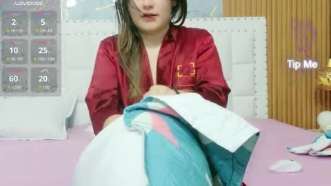 Khloe  online show from April 6, 12:17 pm