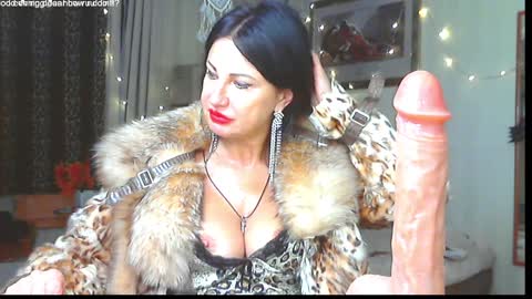 Monica online show from December 5, 10:23 pm