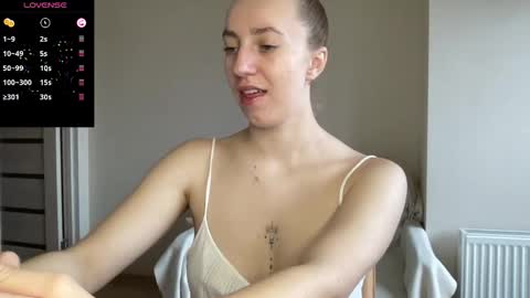 Lina online show from October 18, 1:36 pm