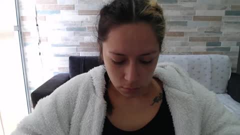 Mia online show from October 6, 2:34 pm