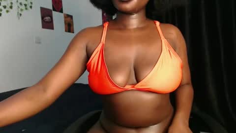 Hotcurvykeisha online show from February 1, 11:47 pm