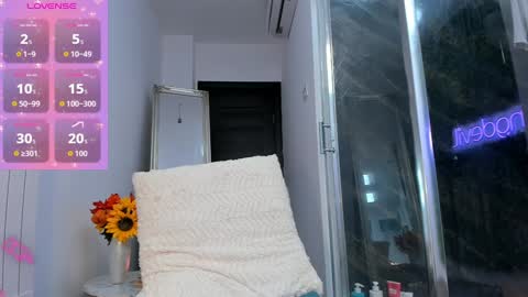 hotfallingdevil online show from October 3, 11:15 am