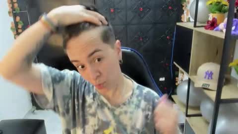 hannah online show from March 31, 2:22 am