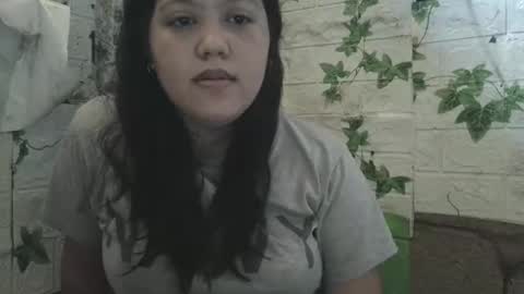 hotiemorenagurl18 online show from April 9, 4:26 am