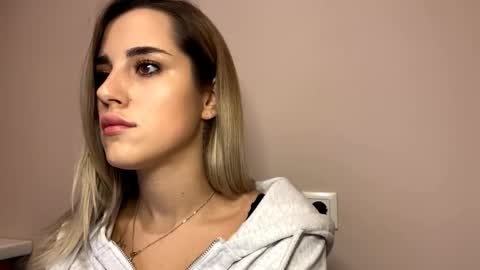 hotmusex online show from October 20, 9:45 am