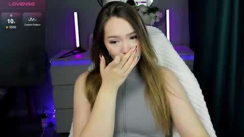 hello Im Eva online show from September 12, 9:40 am