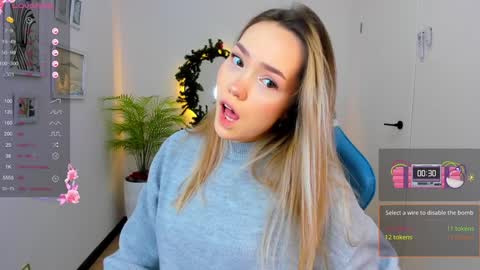 hello Im Eva online show from December 19, 8:24 am