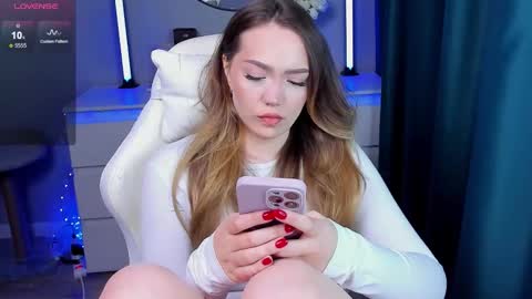 hello Im Eva online show from November 8, 2:55 pm